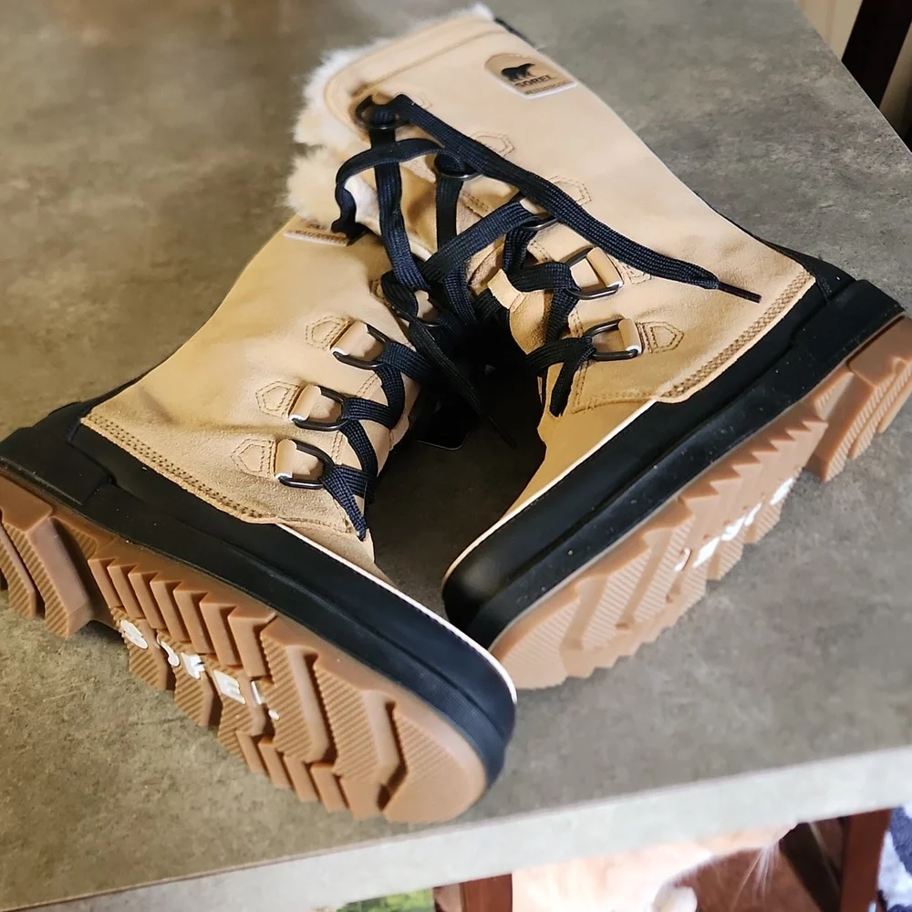 Sorel waterproof boots - Picture 9 of 9